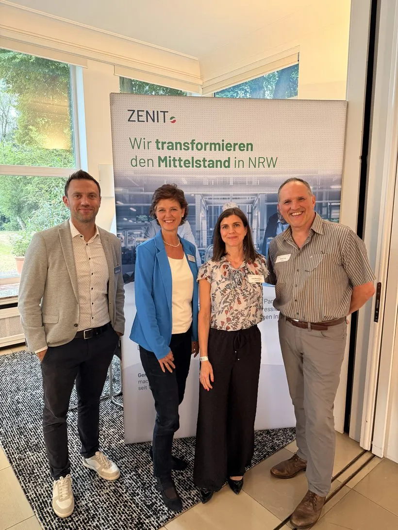 Stefanie und Rüdiger Jung mit den Gastgebern beim After-Work-Impuls von ZENIT in Mülheim an der Ruhr